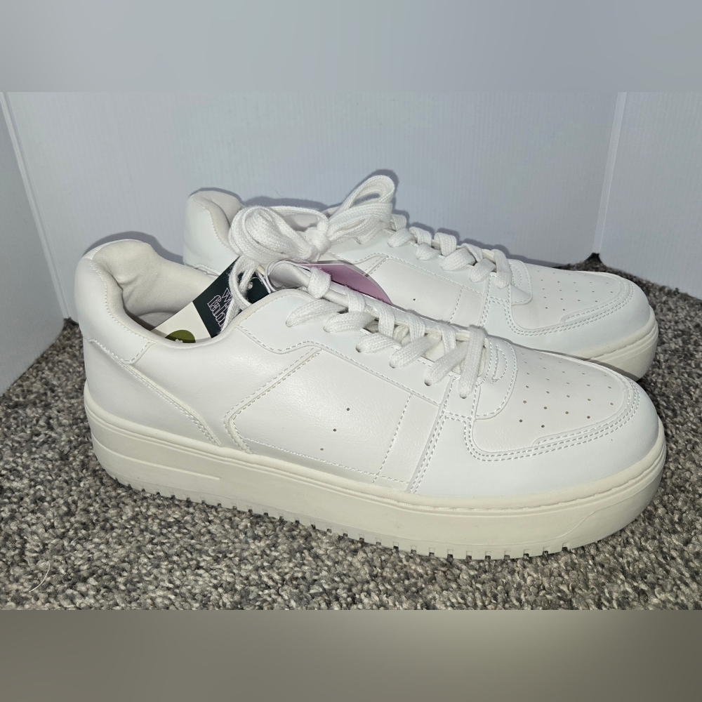 White Athletic Tennis Shoes, Memory Foam, Padded Ankle Collar, Size 11, New - Picture 4 of 12